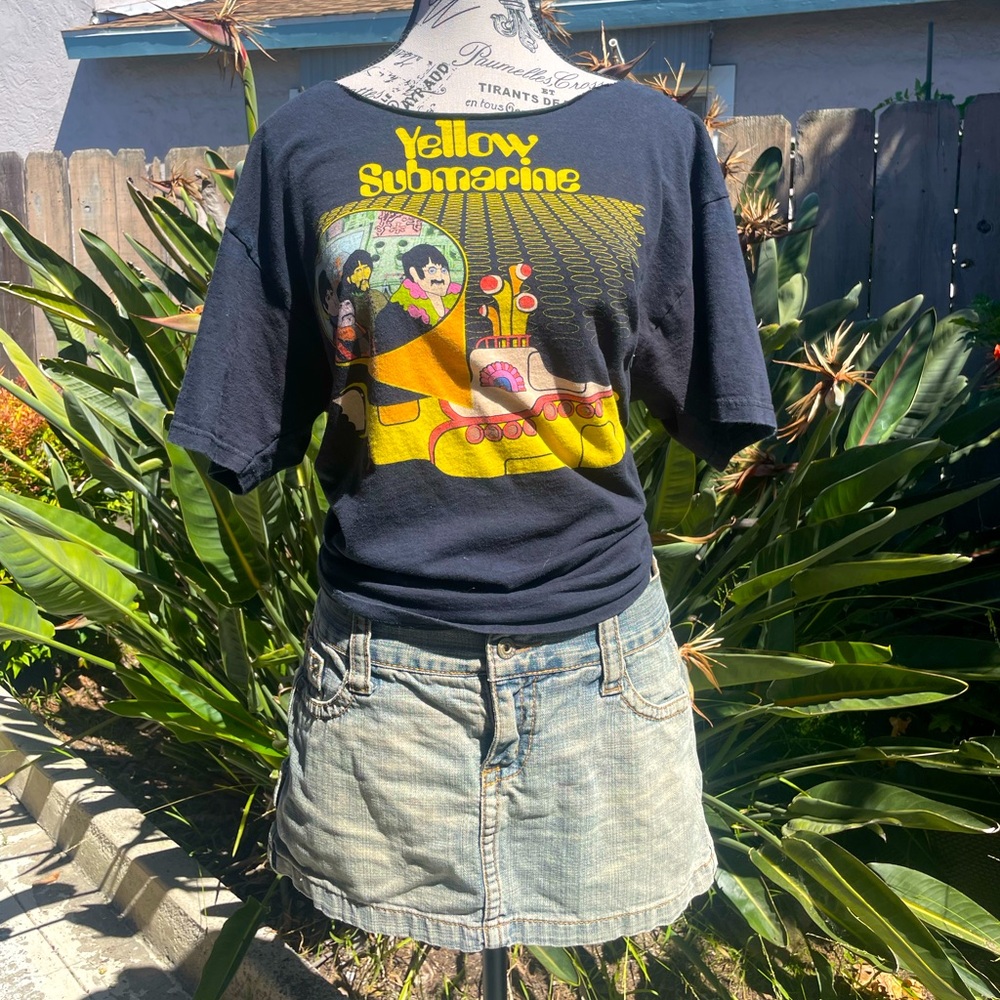 The beatles yellow submarine graphic tee